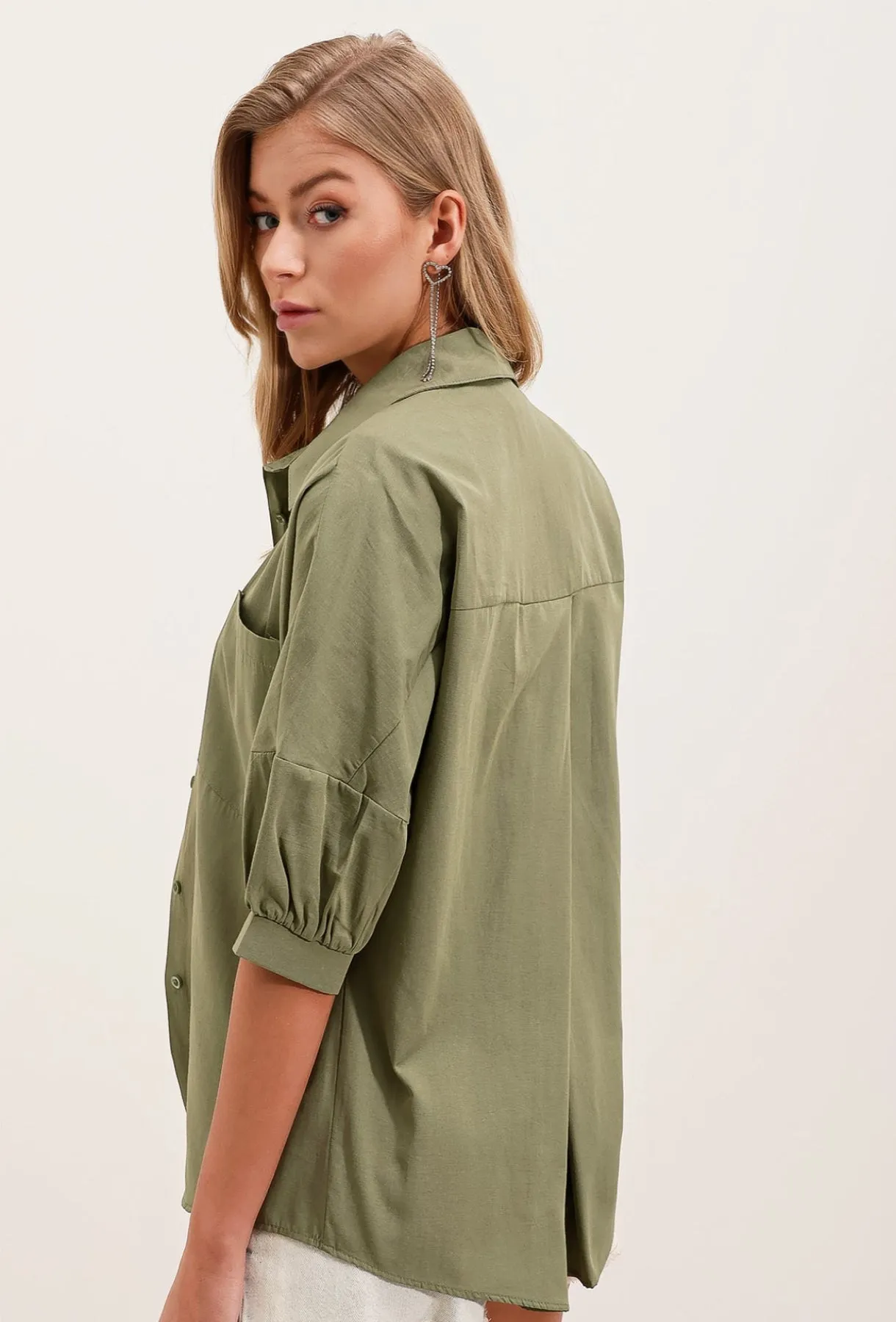 20213 oversize kisa kol basic gömlek