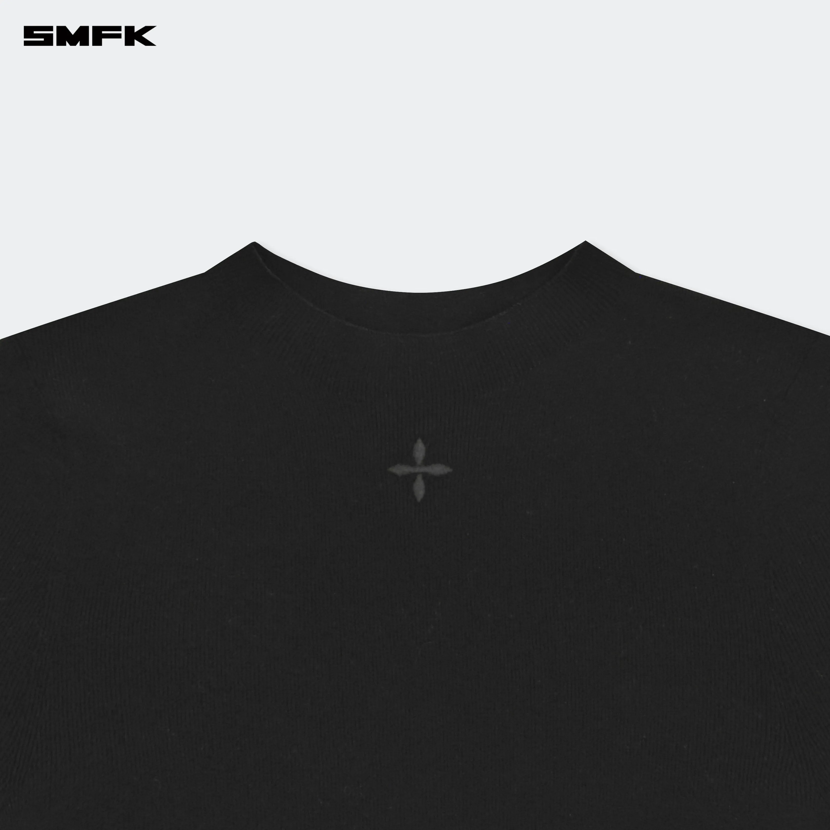 Compass Hug High Neck Seamless Knit Tee Black