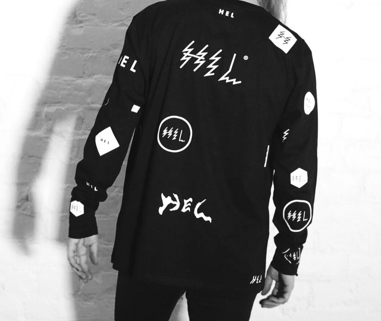HEL N° 12 | Black Long Sleeve